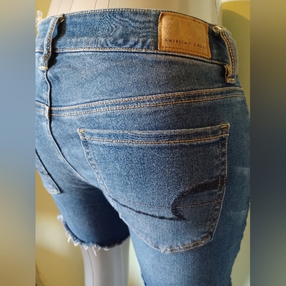 American Eagle Dark Indigo Blue Denim Raw Hem Shorts - Picture 4 of 7